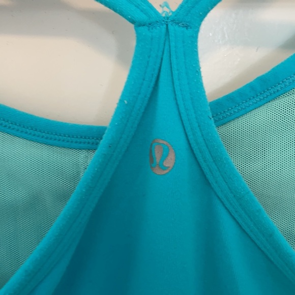 Lululemon workout top with built in bra - Picture 3 of 6